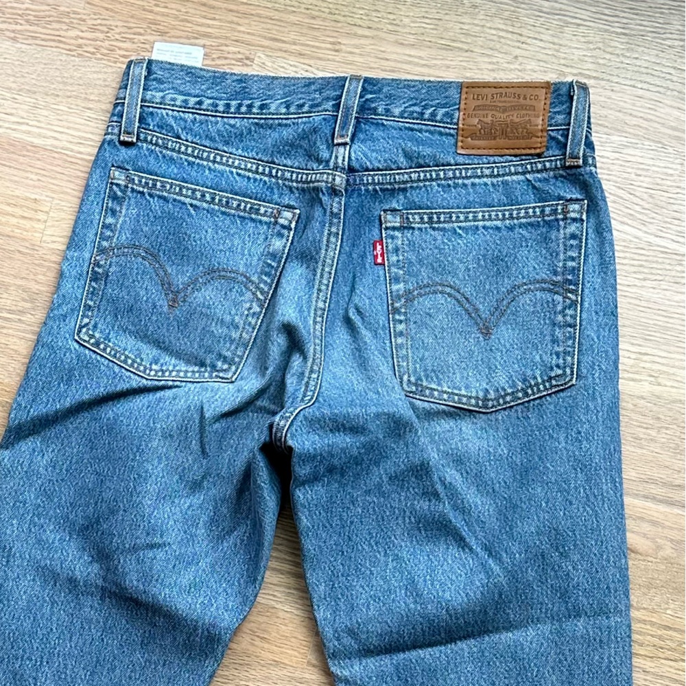 Levi’s wedgie Jean - Picture 2 of 3